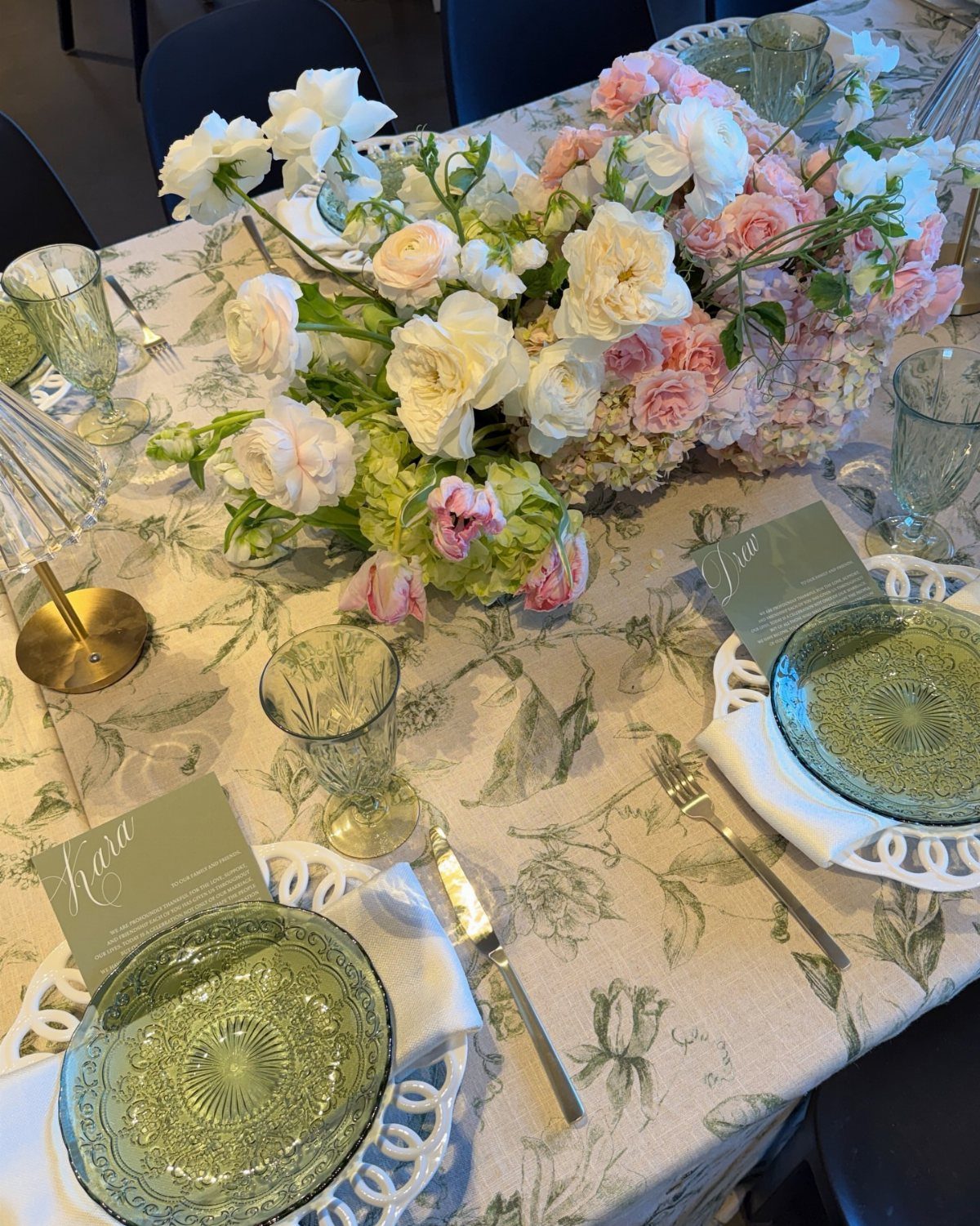 Colour Scheme for Wedding: 15 Ideas and Palettes 3 Wedding table setting with green botanical linens, green glassware, and pink and white flowers.