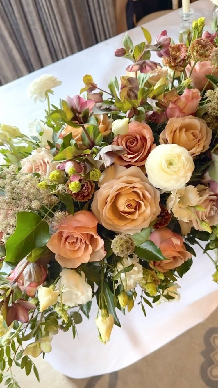 Colour Scheme for Wedding: 15 Ideas and Palettes 5 Toffee and cream colored roses in a lush wedding floral centerpiece arrangement